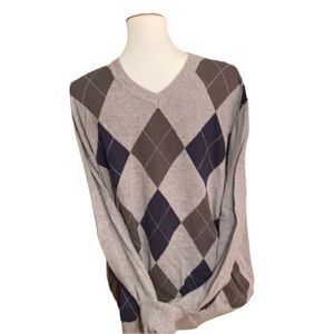 Men’s XL gray/navy Argyle v-neck sweater.